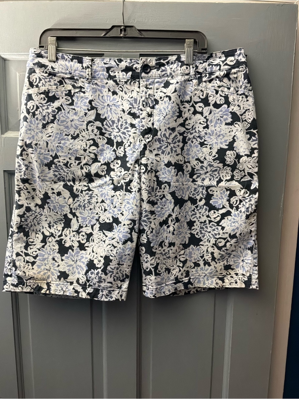 croft & barrow Navy and White Floral Flat Front Men's Shorts